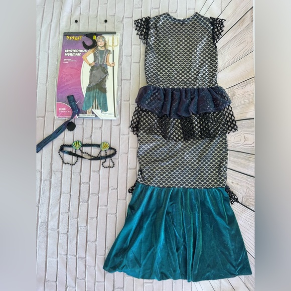 Spirit Mysterious Mermaid Costume in Black and Teal - Picture 8 of 8